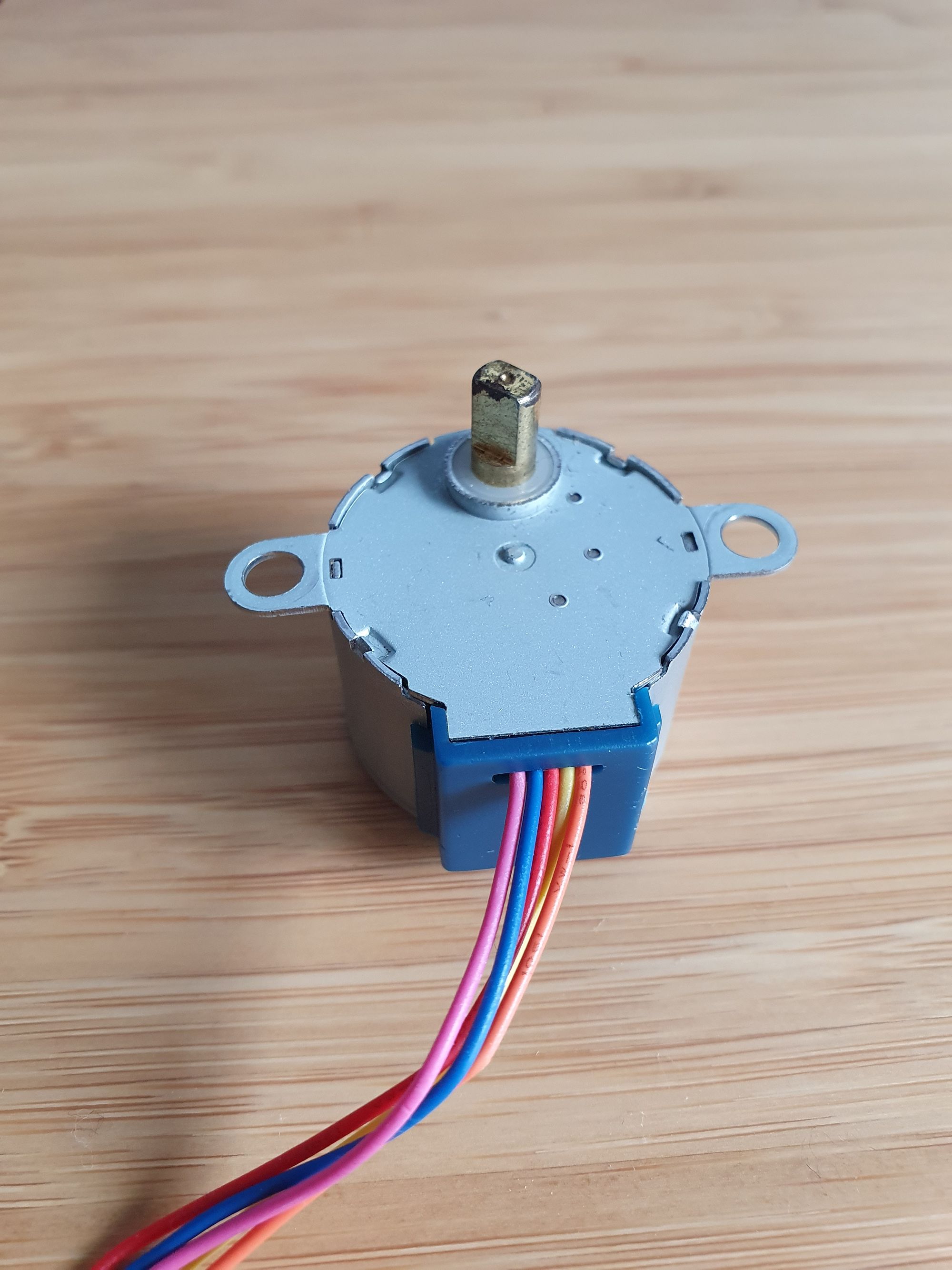 28BYJ-48 stepper motor